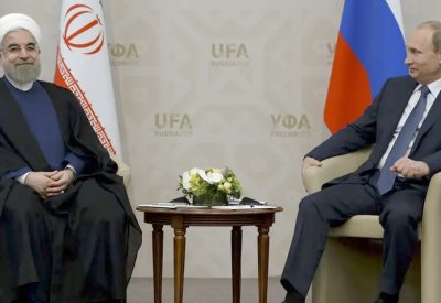 صراع روسي إيراني على تجنيد السوريين.. مساعدات ومكافآت