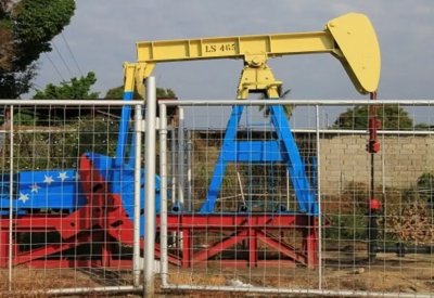 فنزويلا تتلكأ على العقوبات وتحول عائدات النفط لبنك روسي
