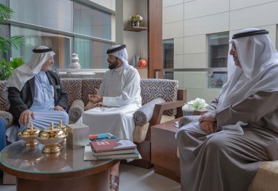 ناصر بن حمد يستقبل وفد شركة انفوناس السعودية
