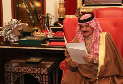 جلالة الملك المفدى يتسلم دعوة من الرئيس المصري لحضور القمة العربية الأوروبية