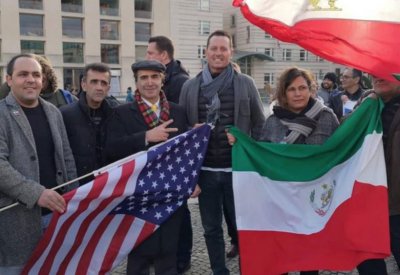 سفير أميركا ببرلين يحضر مظاهرة إيرانيين مناهضين للنظام