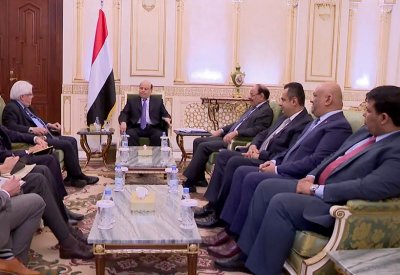 هادي يلتقي غريفثس.. ويشدد على تطبيق اتفاق الحديدة