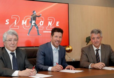 أتلتيكو مدريد يتمسك بمدربه سيميوني 3 أعوام قادمة