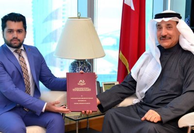 حميدان يتسلم نسخة من رسالة ماجستير حول القيمة المضافة