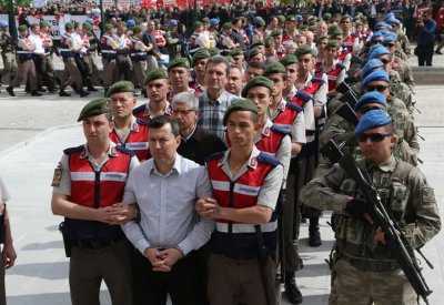 نيويورك تايمز: محاكمات تركيا الجماعية.. تهم ملفقة وأكاذيب وشهود لم يروا شيئا