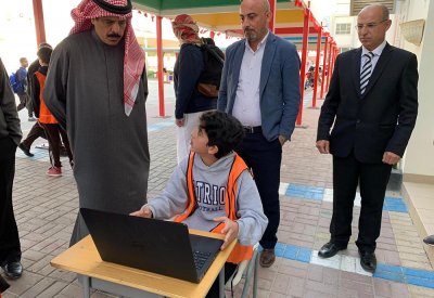وزير التربية يطلع على مشروع الحقائب التدريبية بمدرسة عسكر الابتدائية الإعدادية للبنين