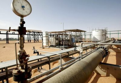 خفض المعروض وآمال تجارية يقفزان بأسعار النفط لذروة 2019