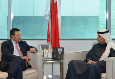وزير الصناعة يستقبل الرئيس التنفيذي الإقليمي لستاندر تشارترد بنك
