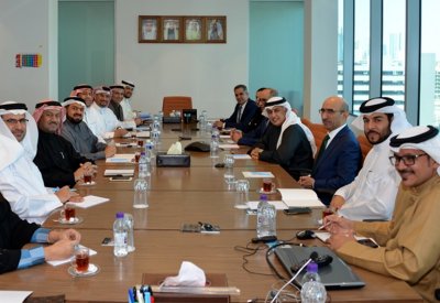 وزير الصناعة يجتمع برئيس وأعضاء لجنة قطاع التعليم بالغرفة
