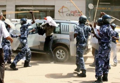 السودان.. اعتقال قيادات من المعارضة خلال "موكب الرحيل"