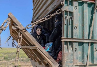شاحنات نقل المدنيين تغادر آخر جيوب داعش "خاوية"