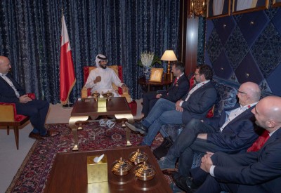 ناصر بن حمد يجتمع مع الفريق الاداري لميريدا للدراجات