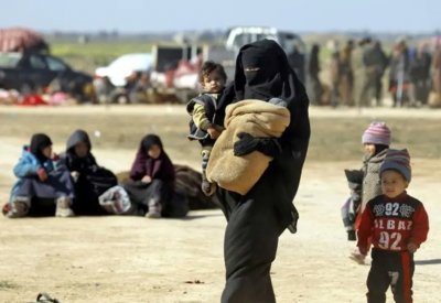 الفارون من جحيم داعش في الباغوز.. جوع وعطش وأمراض