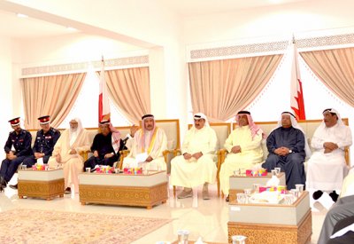 محافظ المحرق: ميثاق العمل الوطني أسهم في تبوء البحرين المكانة العالمية