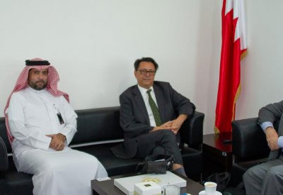 الرئيس التنفيذي لمركز الاتصال الوطني يبحث مع وفد وكالة "فرانس برس" توثيق العلاقات بين الجانبين