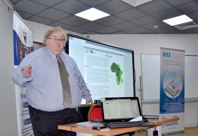 محاضرة في جامعة البحرين عن خدمة التكنولوجيا للدول النامية