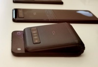 TCL تعرض رؤيتها في تصميم الهواتف القابلة للطي في معرض MWC