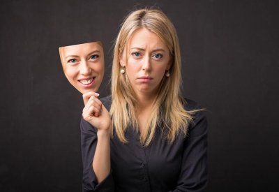 5 أعراض تشير إلى إصابتك بـ"الاكتئاب المبتسم"!