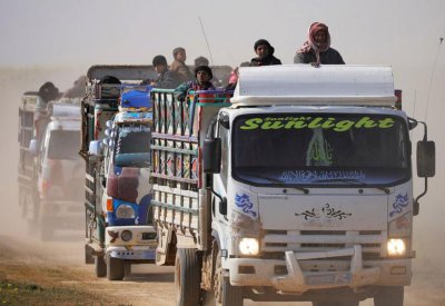 استئناف إجلاء المحاصرين من جيب داعش في الباغوز