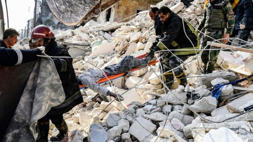 11 قتيلاً جراء انهيار مبنى في مدينة حلب السورية