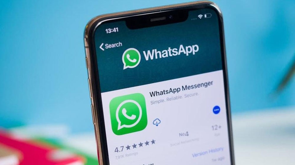 جديد واتساب.. قفل "فتاك"عن طريق بصمة الأصبع أو العين