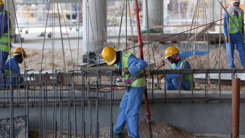 "العفو" ومونديال قطر.. بؤس واستغلال وانتهاك للعمال