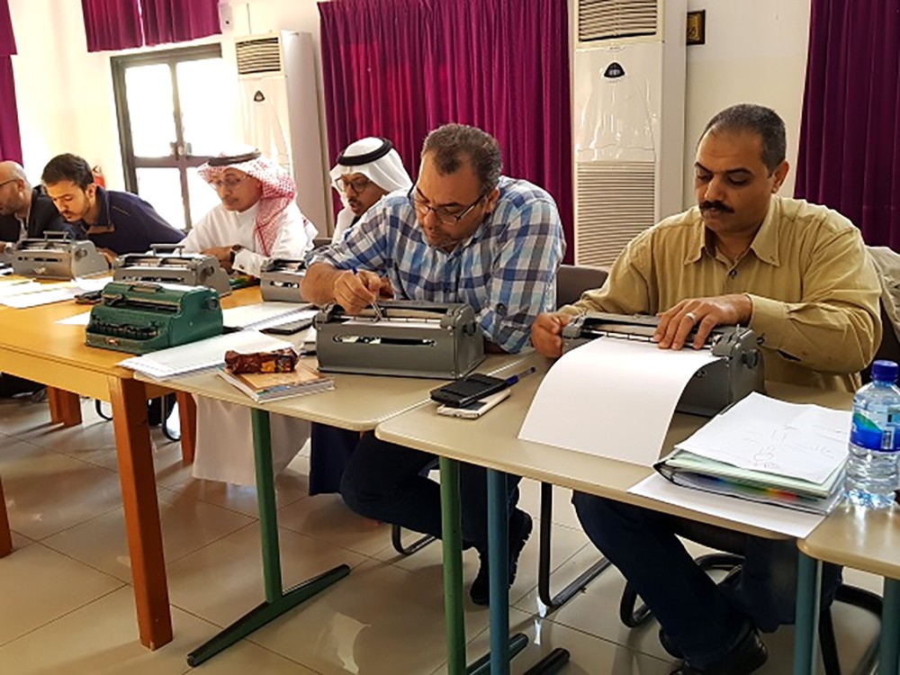 "التربية" تدرب 45 معلمًا على استخدام لغة برايل