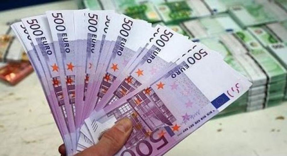 اليورو ينخفض بعد تجدد مخاوف الركود بفعل بيانات ألمانية ضعيفة