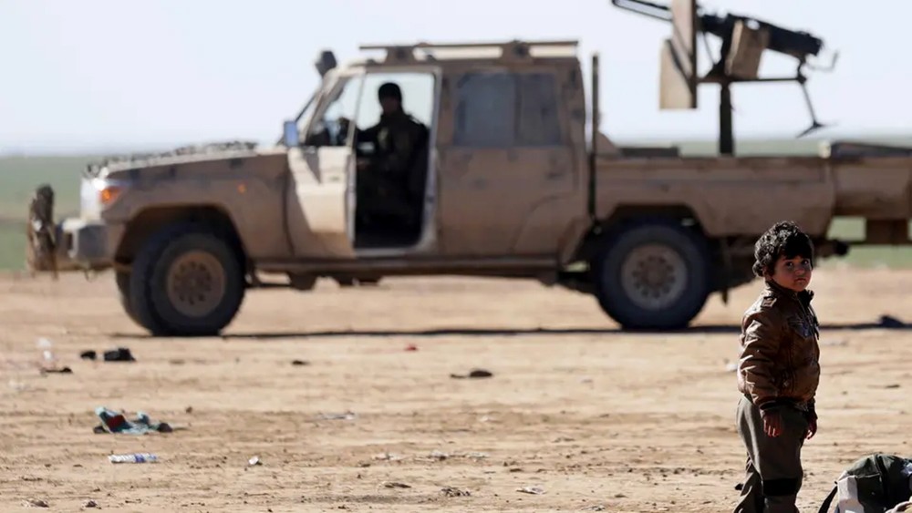 الحشد الشعبي يعلن إطلاقه 50 صاروخاً على داعش بسوريا