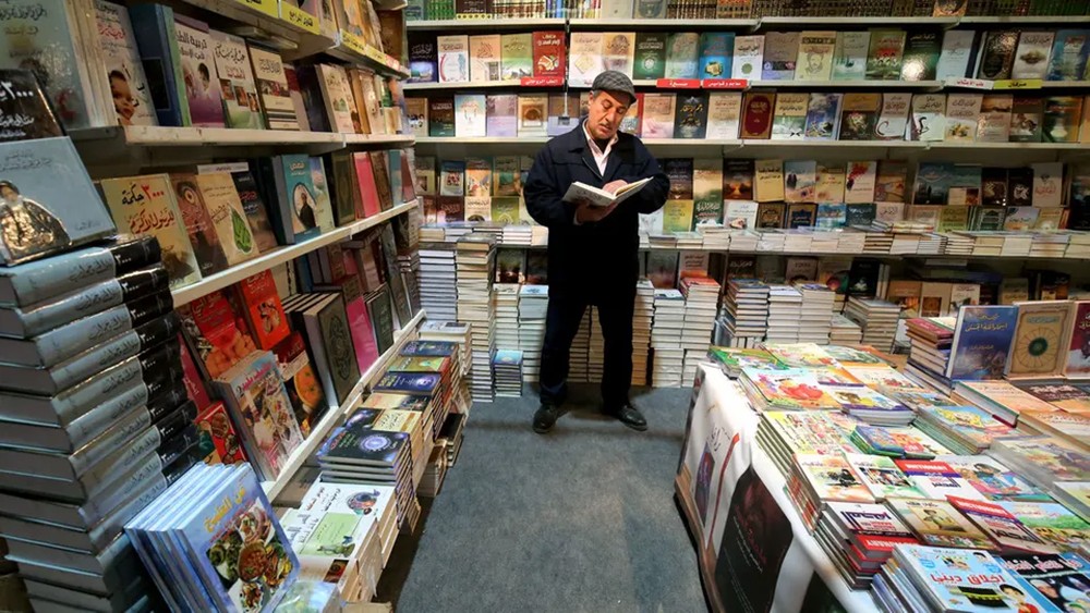 معرض بغداد للكتاب يكرّم روائي اغتيل مؤخراً بكربلاء