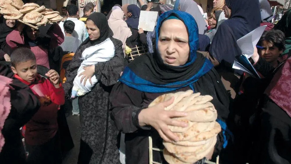 كيف يرى صندوق النقد تداعيات الإصلاح على فقراء مصر؟