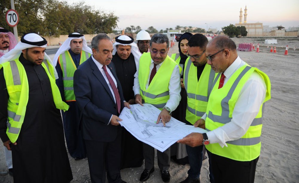 وزير الأشغال يتفقد مشروع تطوير شارع سار