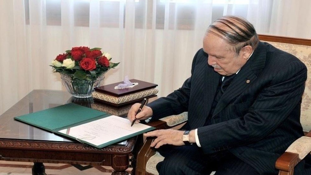 الجزائر.. بوتفليقة يعلن ترشحه رسمياً لولاية خامسة