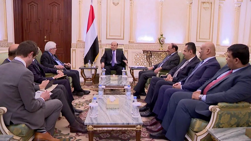 هادي يلتقي غريفثس.. ويشدد على تطبيق اتفاق الحديدة