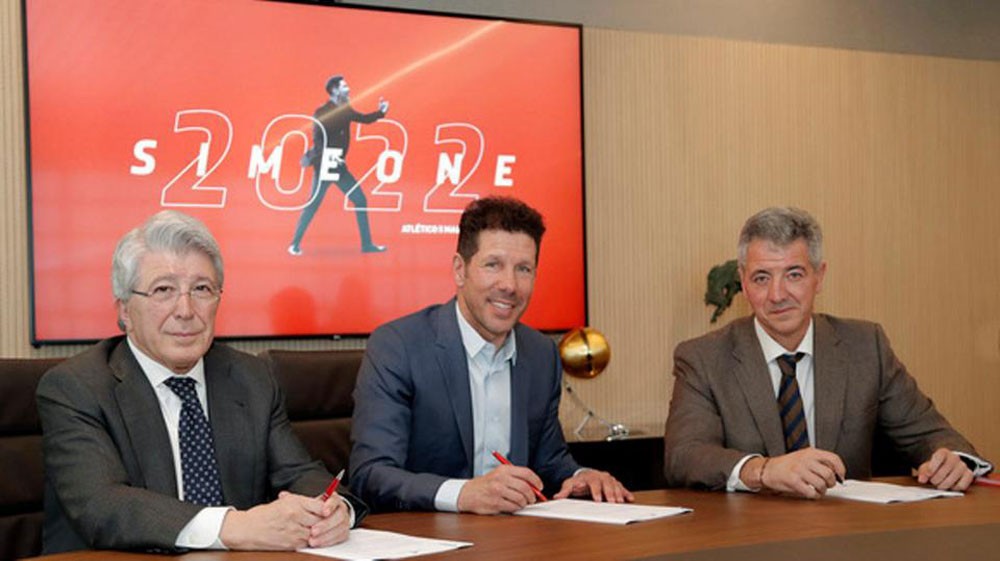 أتلتيكو مدريد يتمسك بمدربه سيميوني 3 أعوام قادمة
