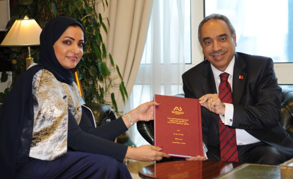 وزير الأشغال يستقبل رئيس مجموعة العلاقات العامة بالوزارة