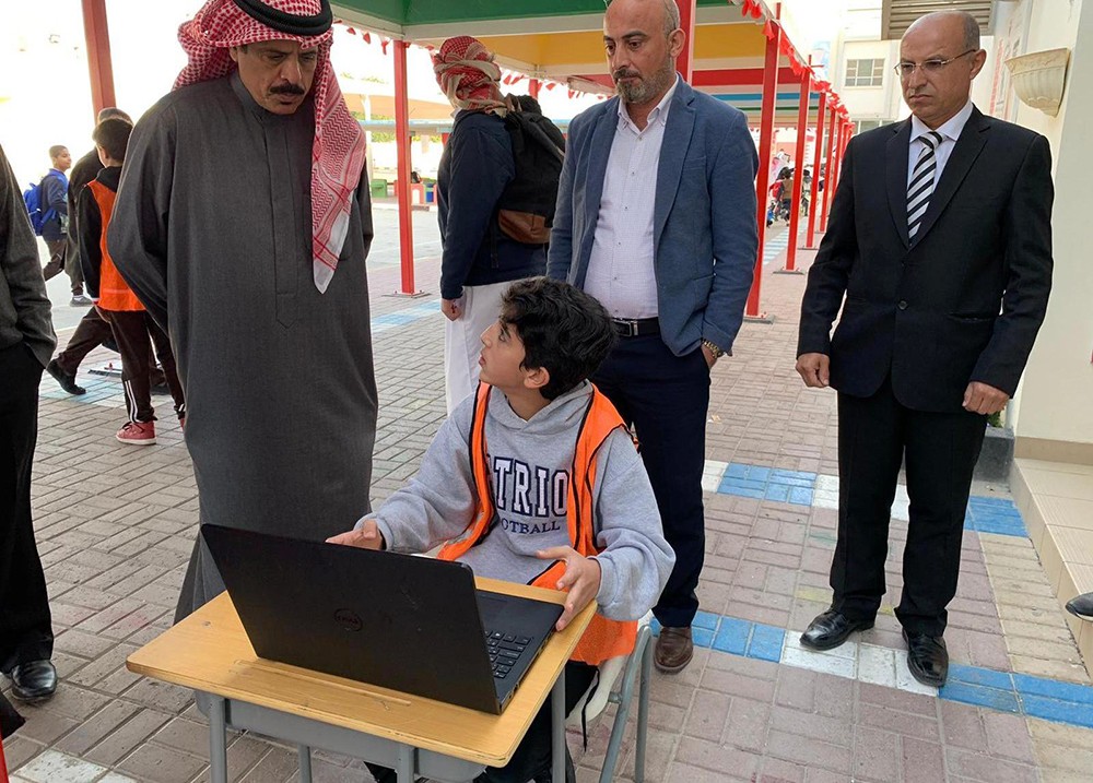 وزير التربية يطلع على مشروع الحقائب التدريبية بمدرسة عسكر الابتدائية الإعدادية للبنين