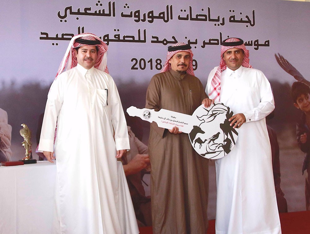 المري يتوج الفائزين بكأسي فيصل وعبدالله بن خالد للصقور