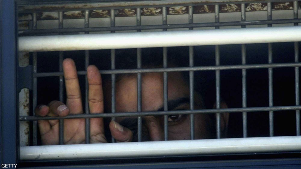 إسرائيل تحتجز أموال الفلسطينيين بسبب مخصصات عائلات الأسرى