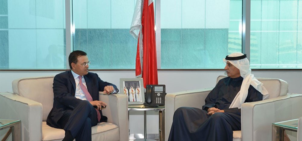 وزير الصناعة يستقبل الرئيس التنفيذي الإقليمي لستاندر تشارترد بنك