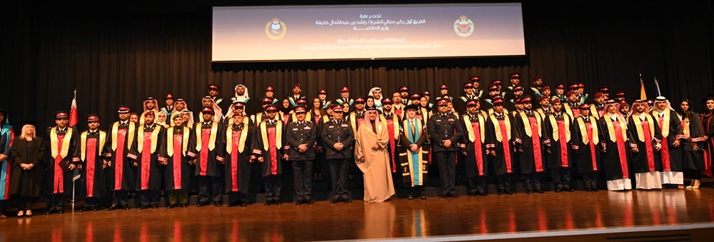 وزير الداخلية يشهد حفل تخريج 76 خريجا يمثلون الفوج الرابع من طلبة برامج الدراسات العليا