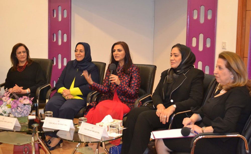 الملكية للبنات تنظم جلسة حوارية حول حياة المرأة البحرينية