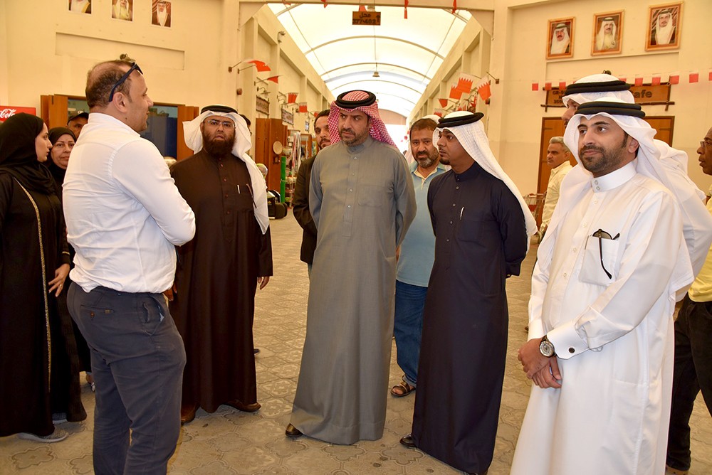 مدير عام بلدية "الجنوبية" والعضو البلدي شاهين يتفقدان احتياجات السوق الشعبي