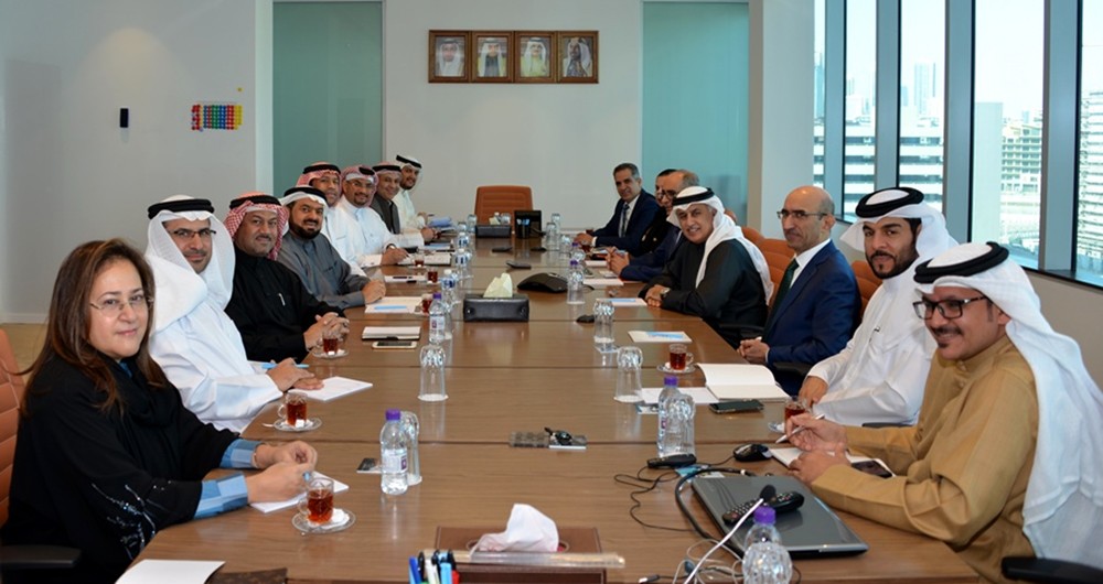 وزير الصناعة يجتمع برئيس وأعضاء لجنة قطاع التعليم بالغرفة