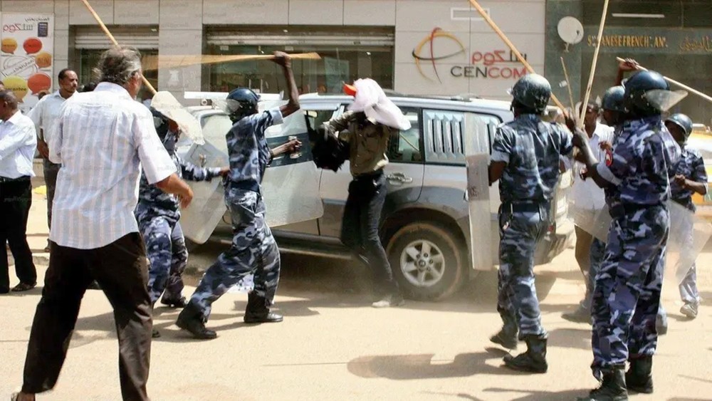 السودان.. اعتقال قيادات من المعارضة خلال "موكب الرحيل"