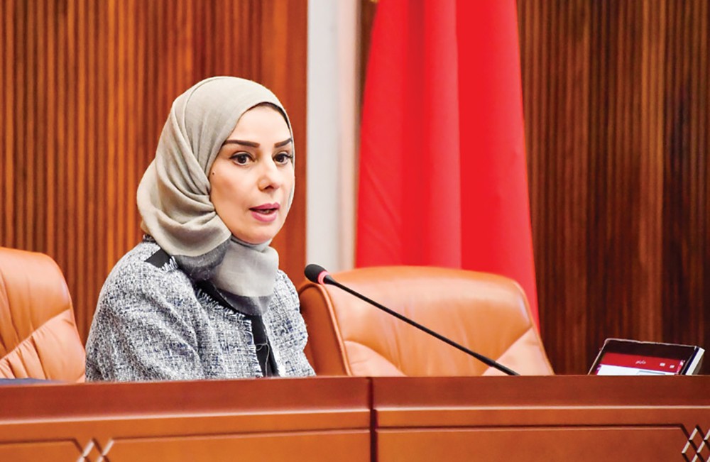 زينل تسأل وزير شئون الإعلام عن قانون عصري مستنير للصحافة