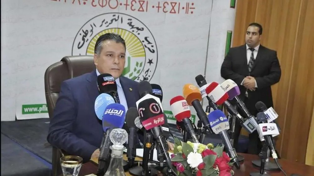 الجزائر..الحزب الحاكم يتبرأ من تصريحات مسيئة للمتظاهرين