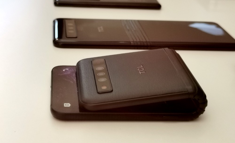 TCL تعرض رؤيتها في تصميم الهواتف القابلة للطي في معرض MWC