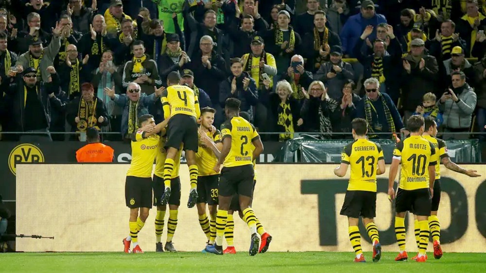 دورتموند يعود للانتصارات بثلاثية في مرمى ليفركوزن