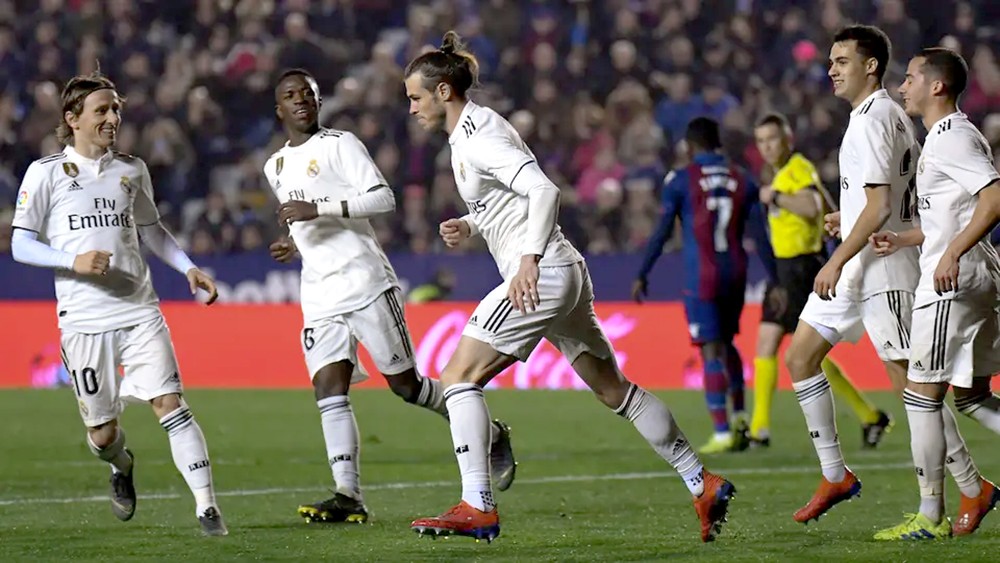 بنزيمة وبيل يقودان ريال مدريد لتجاوز ليفانتي